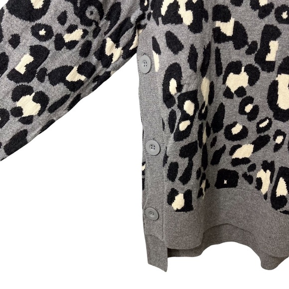 Stella & Dot Leopard Print Sweater Gray Black Size Large Side Buttons - Picture 3 of 8